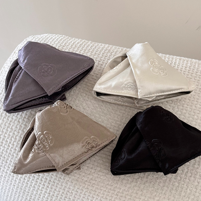 HX法式赫本风抓夹女缎面玫瑰浮雕印花高级感三角夹脑勺发夹鲨鱼夹