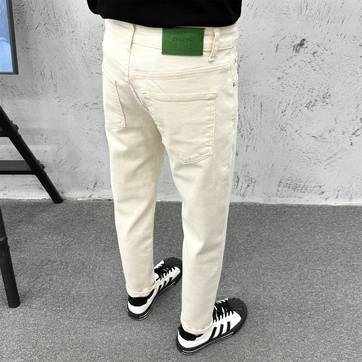 米白色高档牛仔裤男款秋冬季极简风休闲修身显瘦百搭韩版小脚长裤