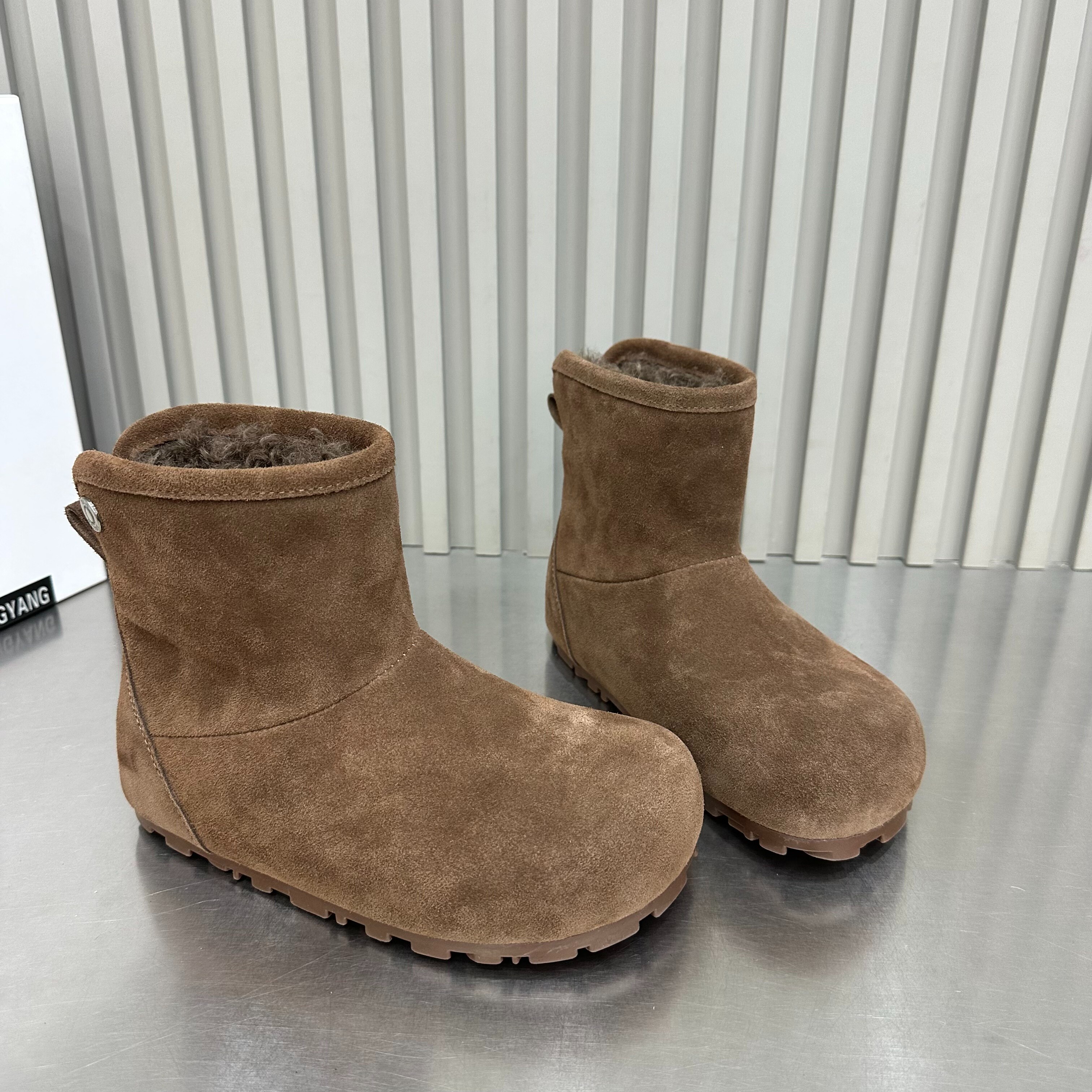 欧货2025冬季新款磨砂绒面丑萌大头雪地靴女加绒保暖复古勃肯棉靴