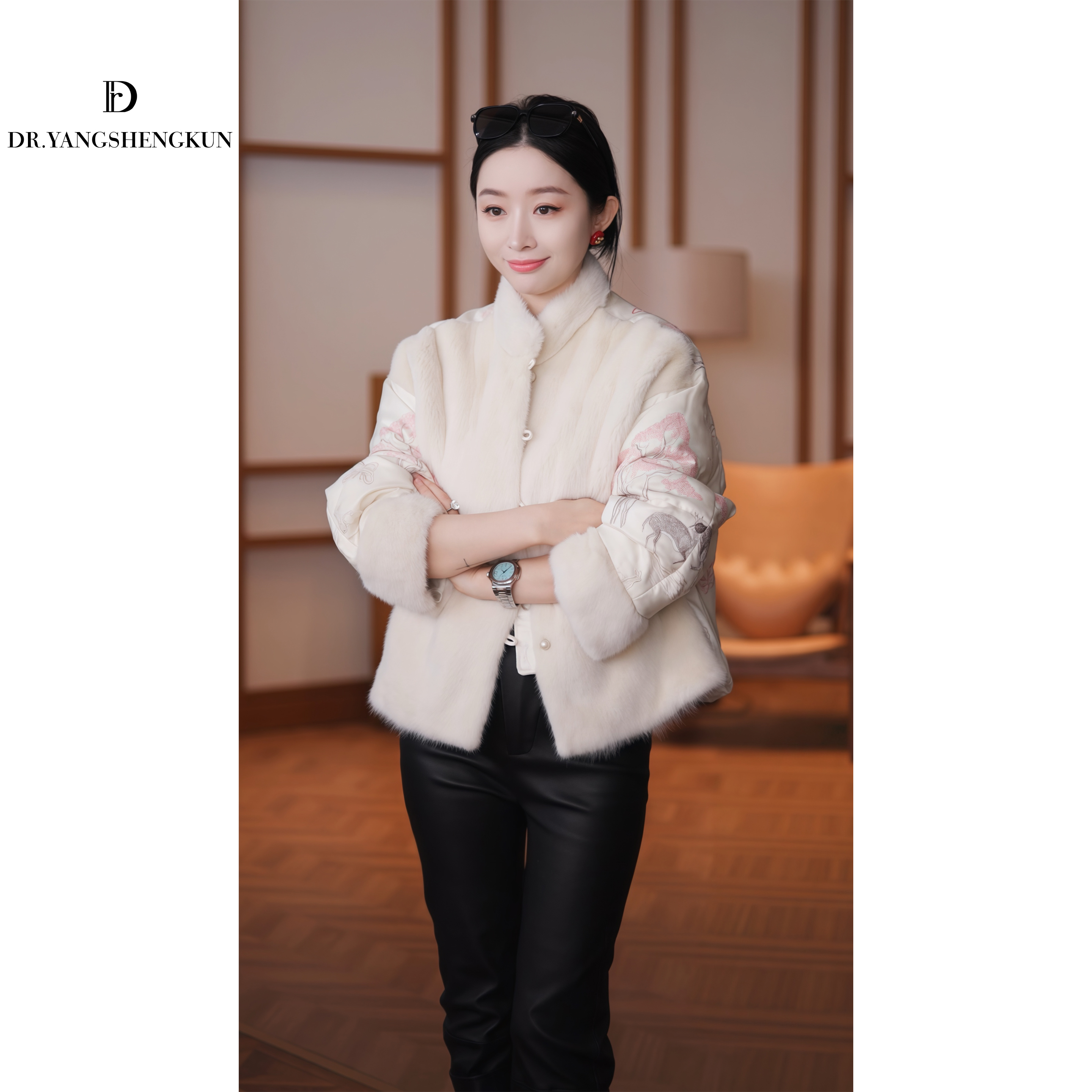 杨圣坤2025新品新中式小鹿刺绣桑蚕丝水貂鹅绒服外套SQ25121203