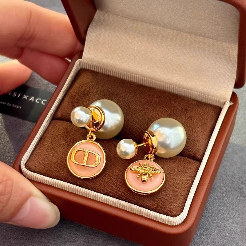 铜合金耳饰 粉色字母蜜蜂珠珠耳环女高级感轻奢小众气质耳钉耳饰