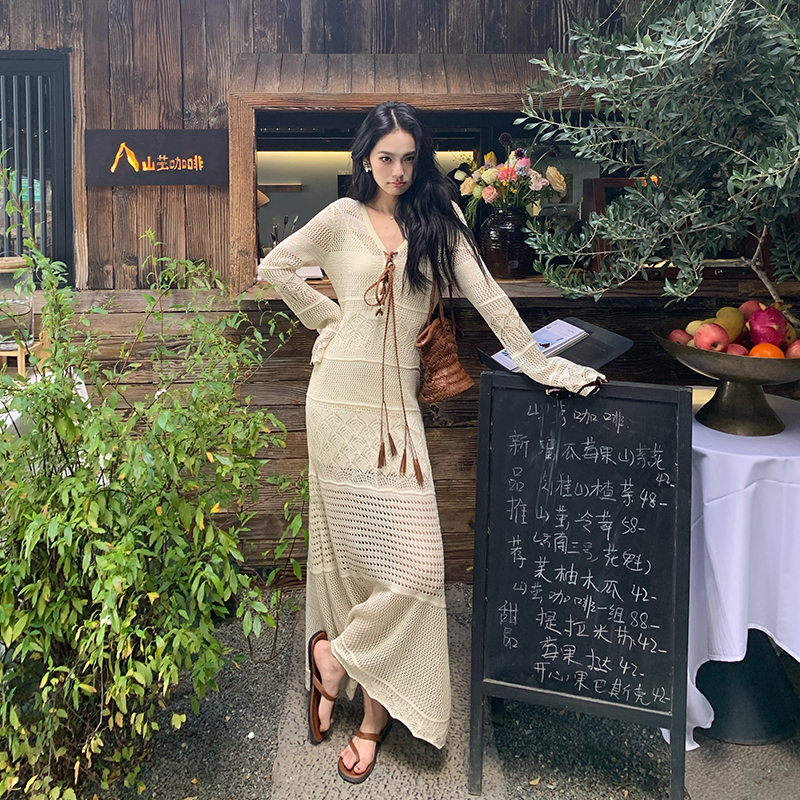 【午后花园3.0】RARE ME早春新款度假气质浪漫复古V领镂空连衣裙