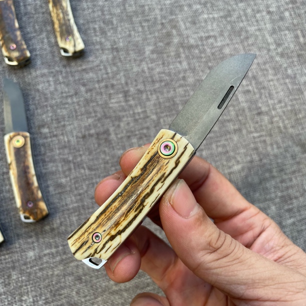 手工制作无锁复古风口袋刀钥匙刀猛犸牙皮柄乌兹钢刀收藏把玩刀