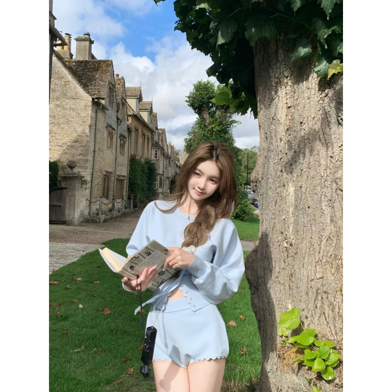 秋季穿搭一整套装女时尚高级感不规则气质上衣洋气减龄短裤两件套