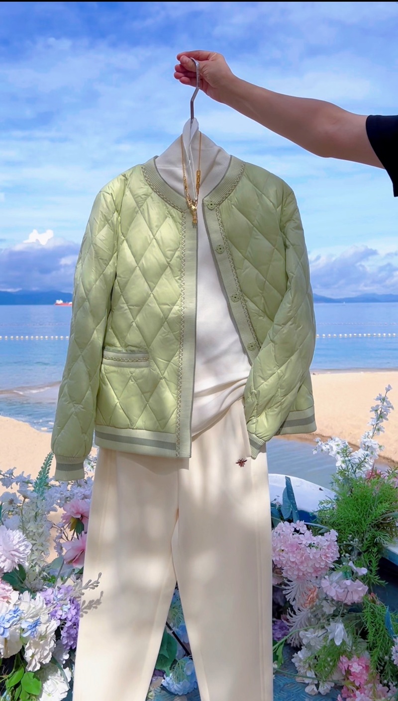 保暖小香风圆领女装百搭时尚女士洋气秋冬菱格羽绒服