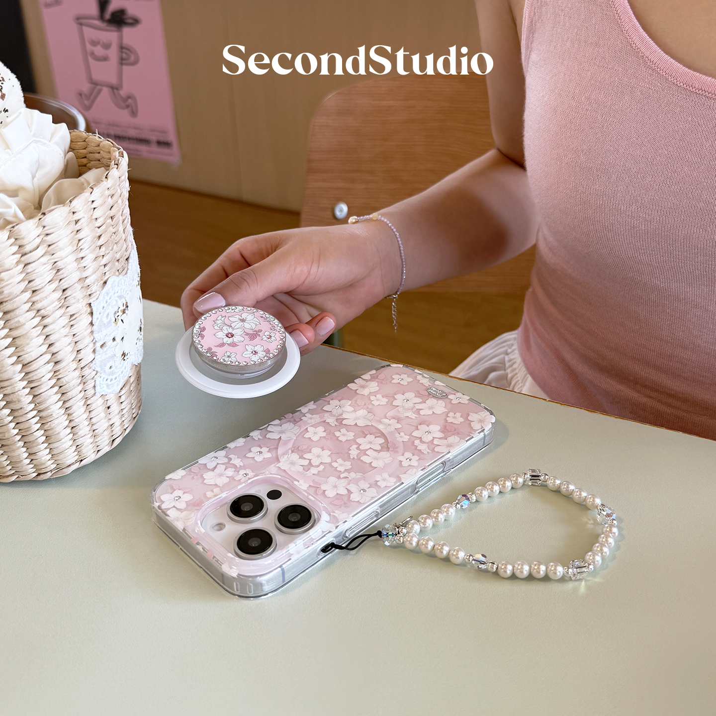 原创粉雾白山茶花钻钻珠光磁吸壳iPhone17promax手机壳16pro挂绳