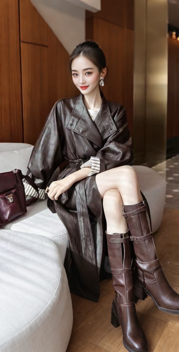 秋冬新款加绒加厚轻奢高级女长款皮风衣大翻领宽松拼色袖口皮外套