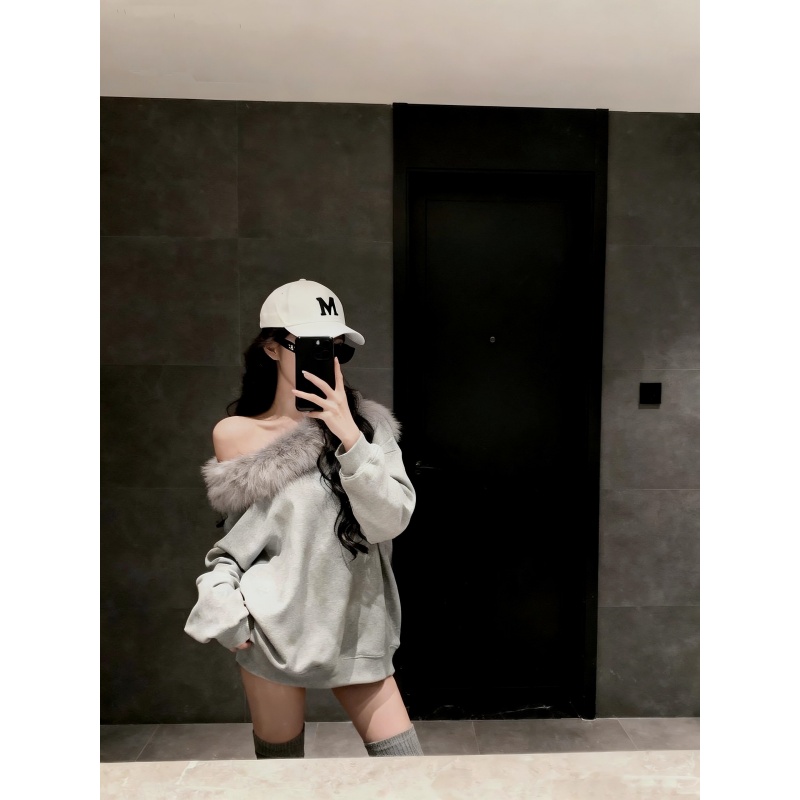 时髦美式复古辣妹设计感毛领斜肩长袖卫衣宽松慵懒露肩性感上衣