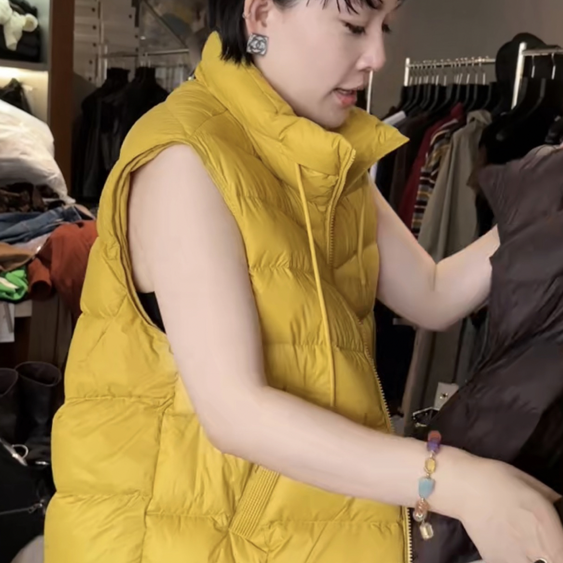 《越穿越爱马甲》新8501宽松马甲 白鸭绒女装保暖无袖马夹轻薄百搭