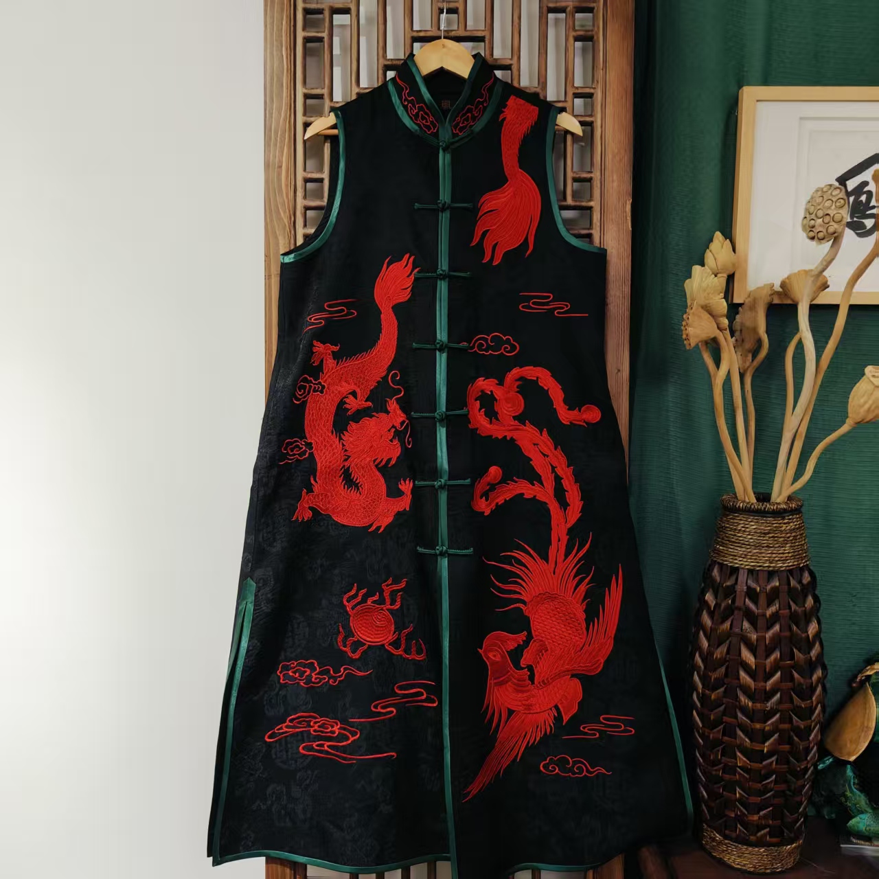 （LS402-1）凤徕兮私人定制黑色福禄底红色龙凤刺绣盘扣立领长马甲