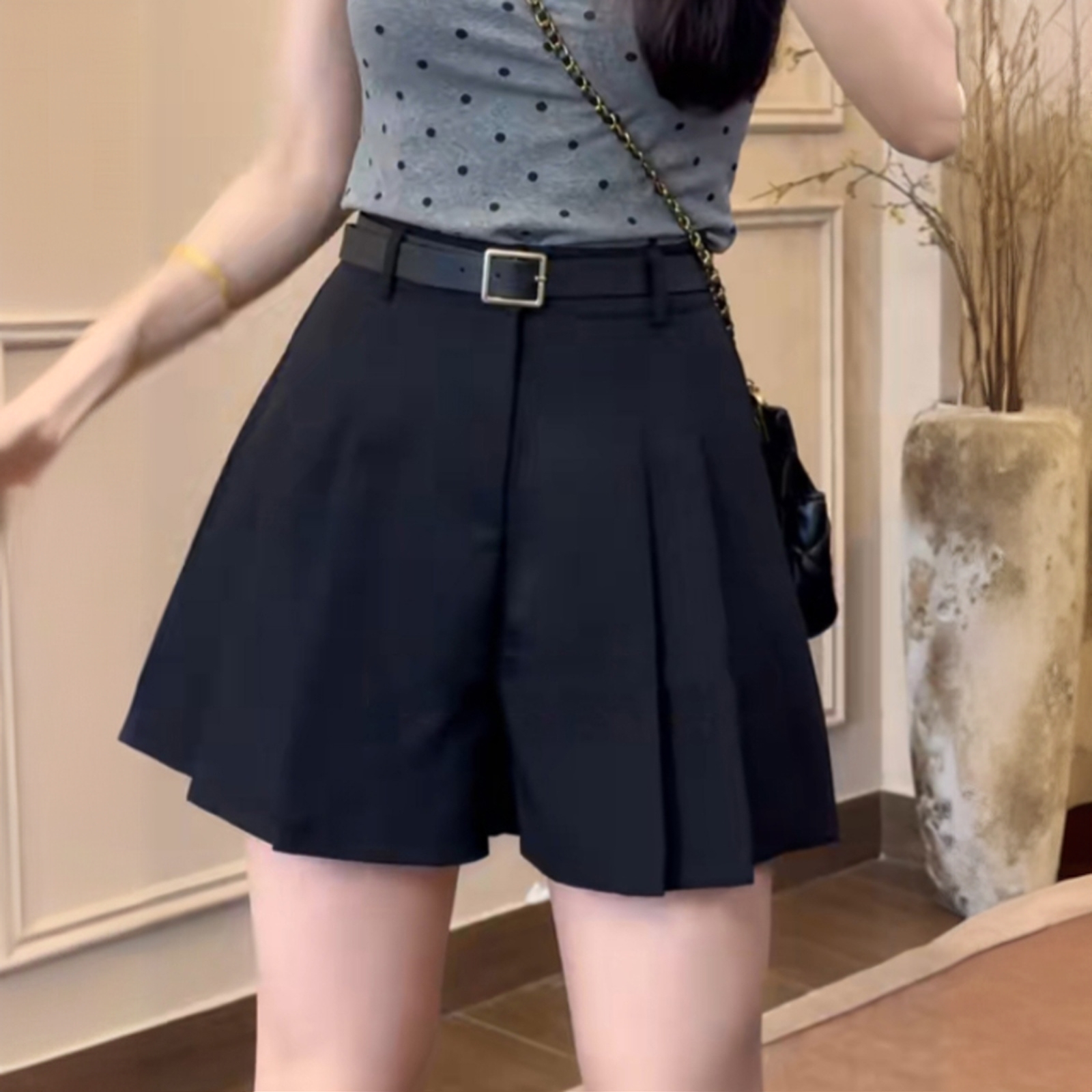 收腹西装短裤女夏季2025年新款时尚高腰显瘦薄款a字外穿阔腿热裤