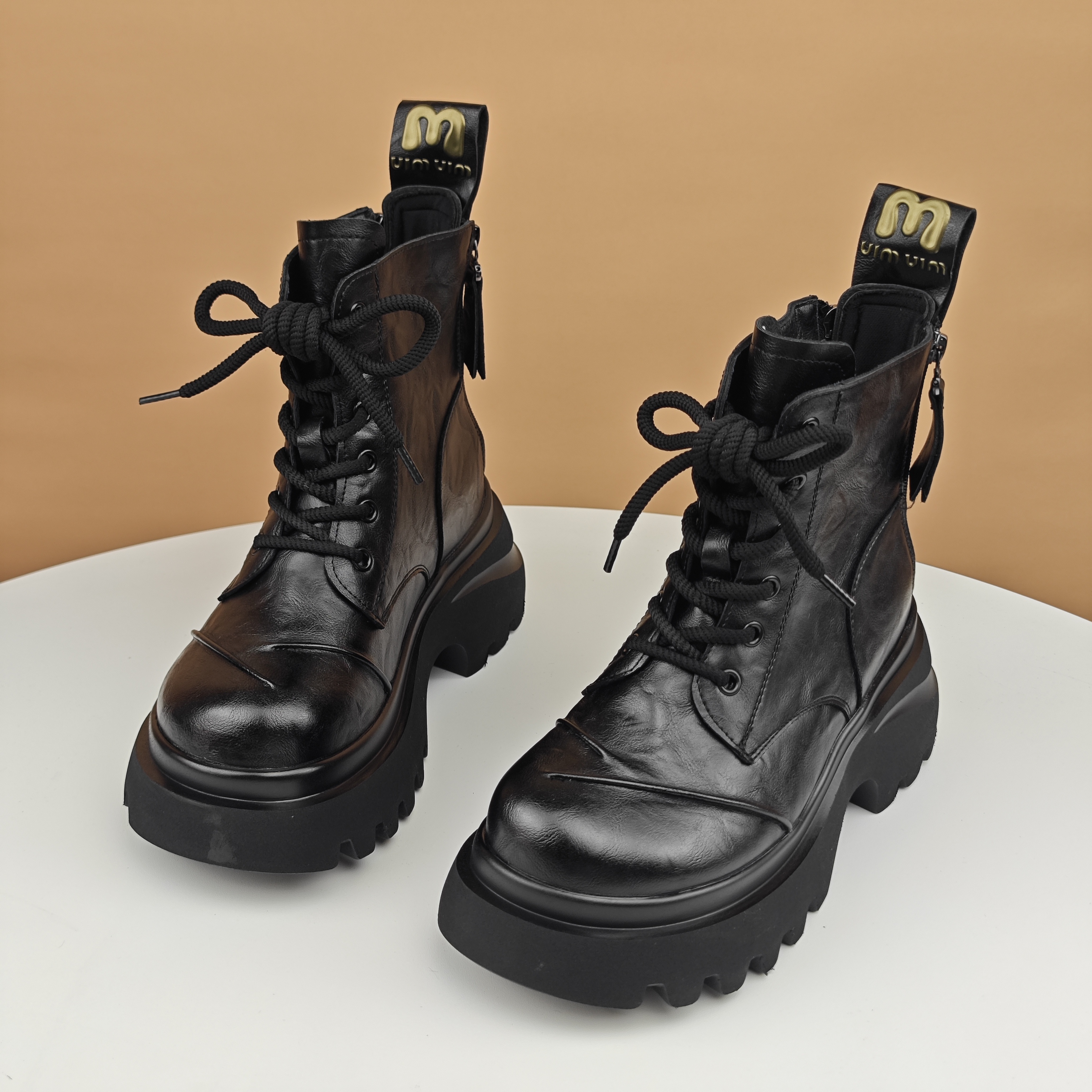 欧货厚底马丁靴女2025新款秋冬季加绒英伦风超火复古擦色增高短靴