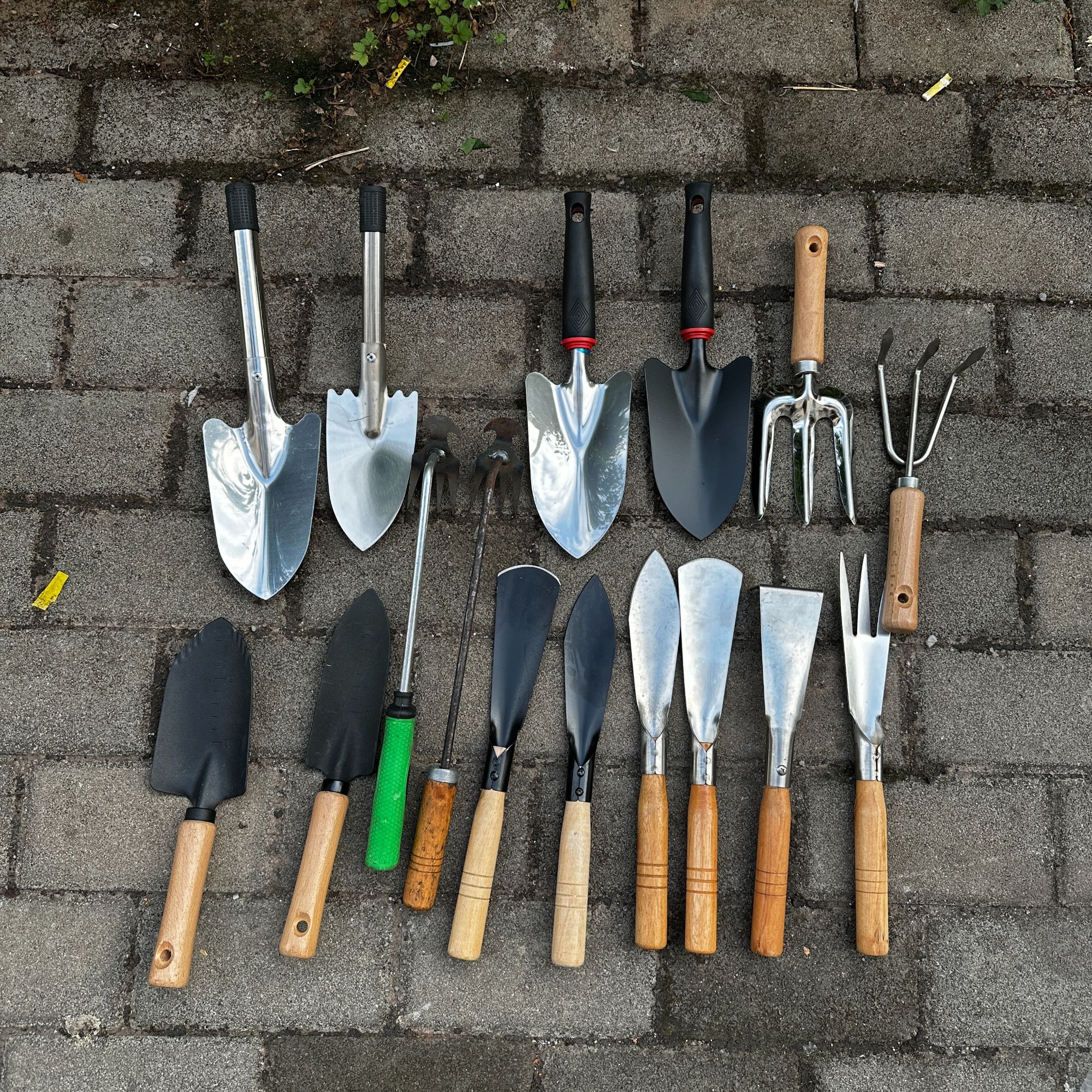 加厚耐用黑色户外园艺铲用于铲土松土的实用工具