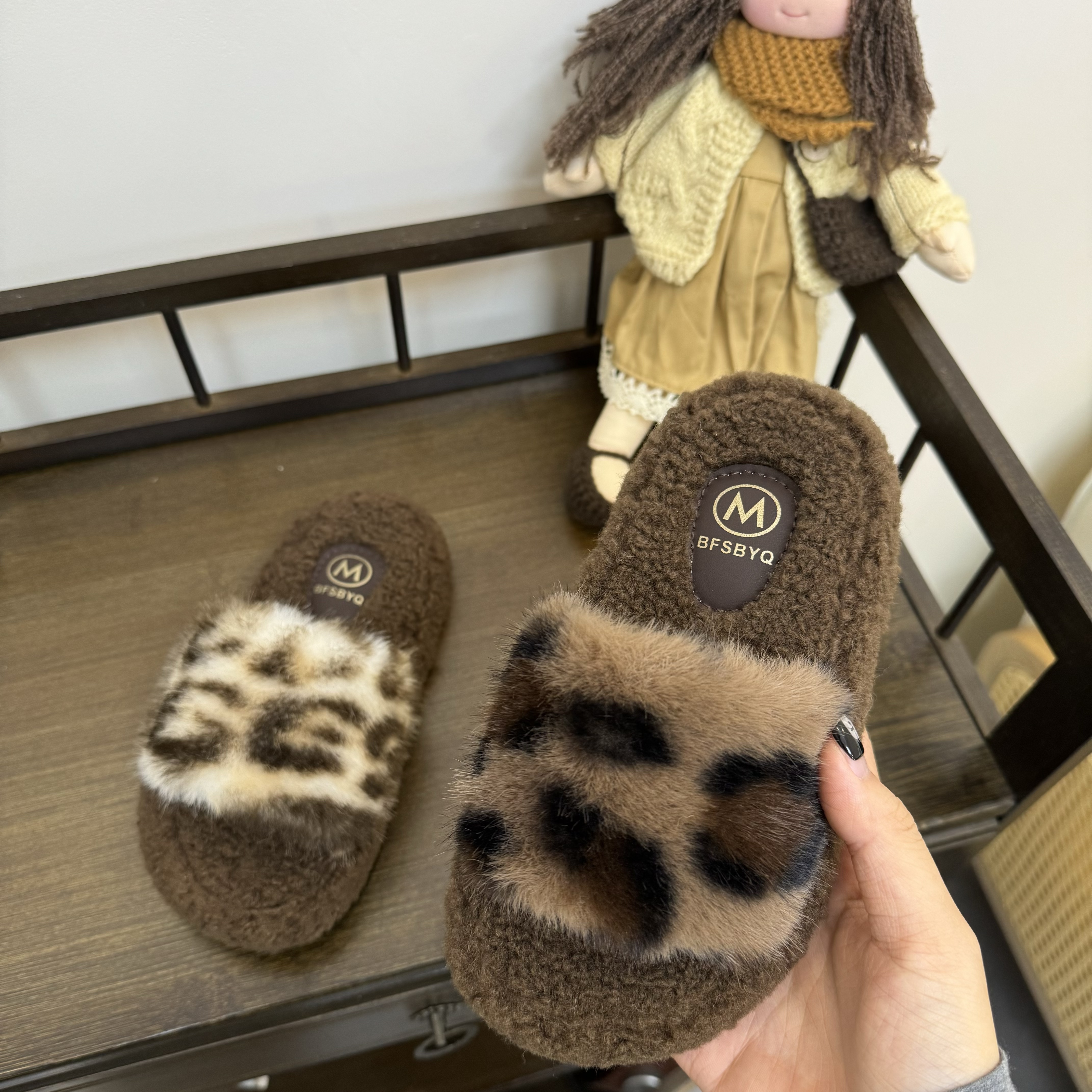 儿童拖鞋室内外拖鞋2025新款豹纹毛绒鞋软底一字时尚拖鞋XLT-5911