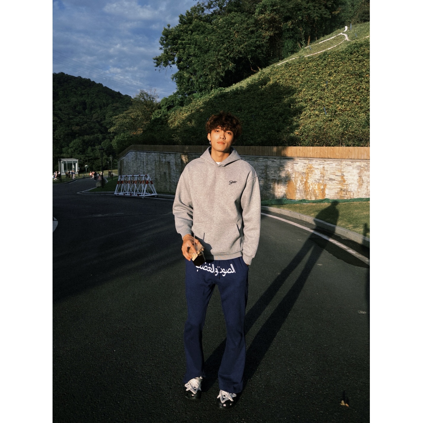 美式复古设计感阿拉伯文刺绣卫裤微喇显瘦运动百搭休闲裤长裤男女