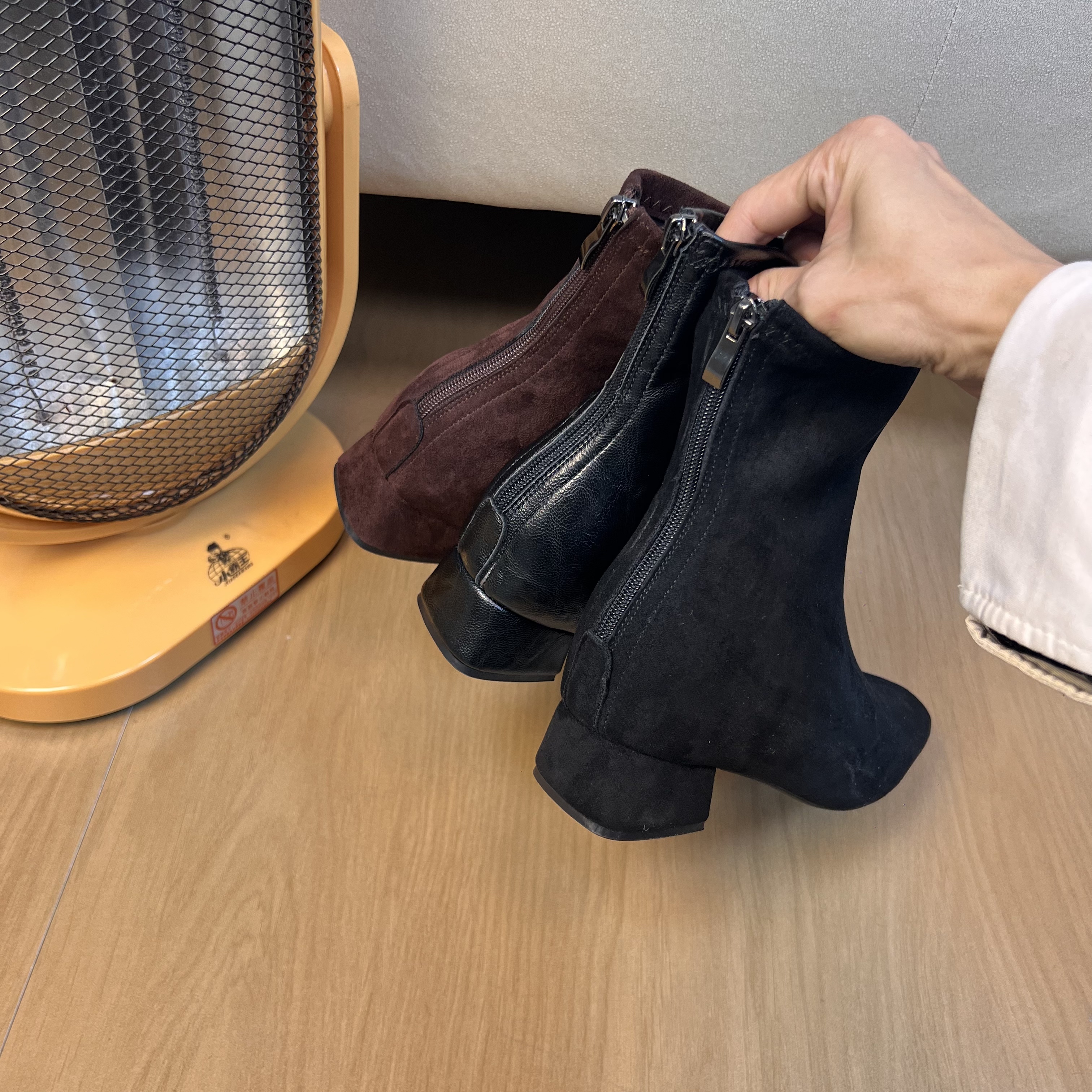 {增高7公分}显瘦方头瘦瘦靴粗跟时尚百搭加绒高跟弹力冬季短靴