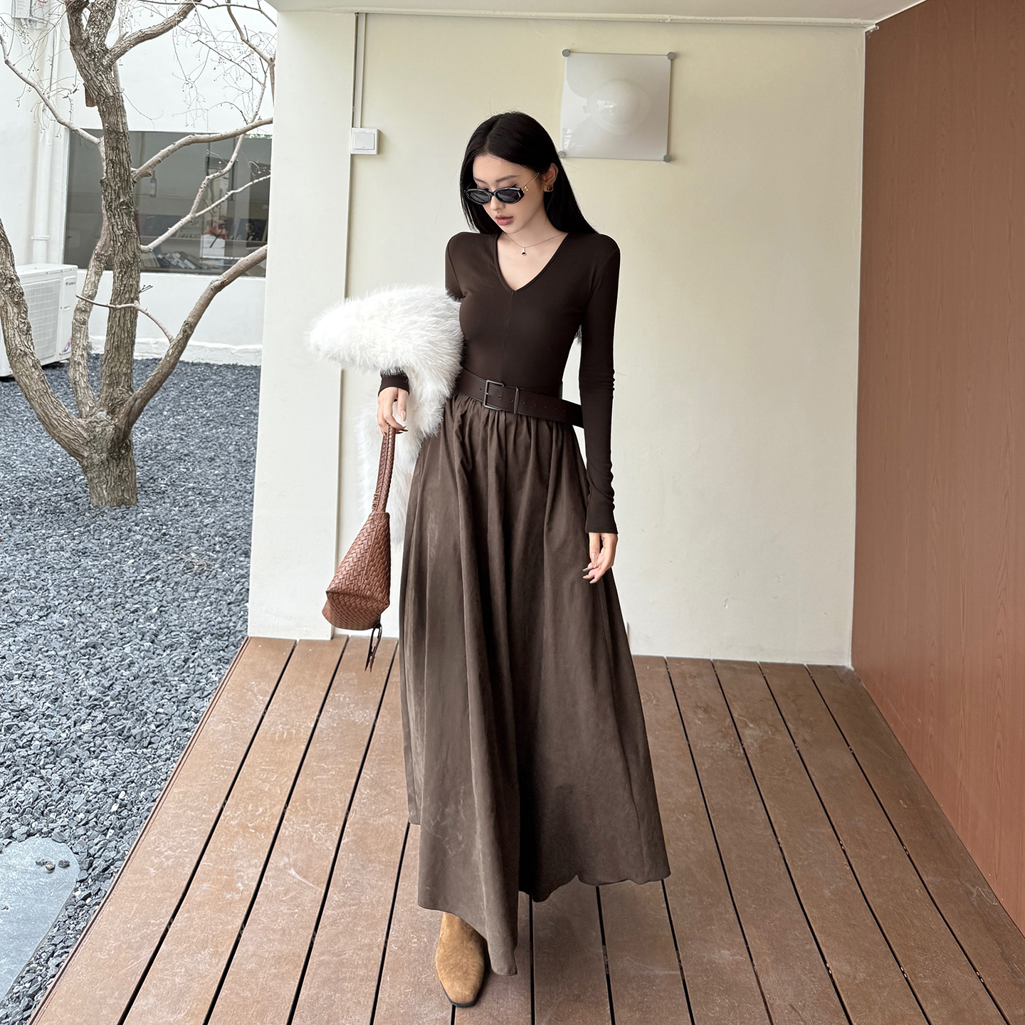 运补6-8 原创设计高级感复古内搭连衣裙女赫本风御姐V领收腰长裙