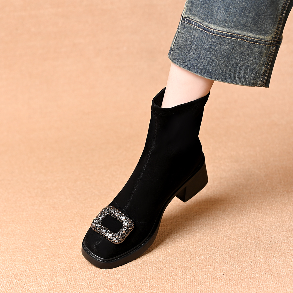 2025秋冬新款水钻方扣弹力短靴女气质百搭粗跟绒面一脚蹬瘦瘦靴
