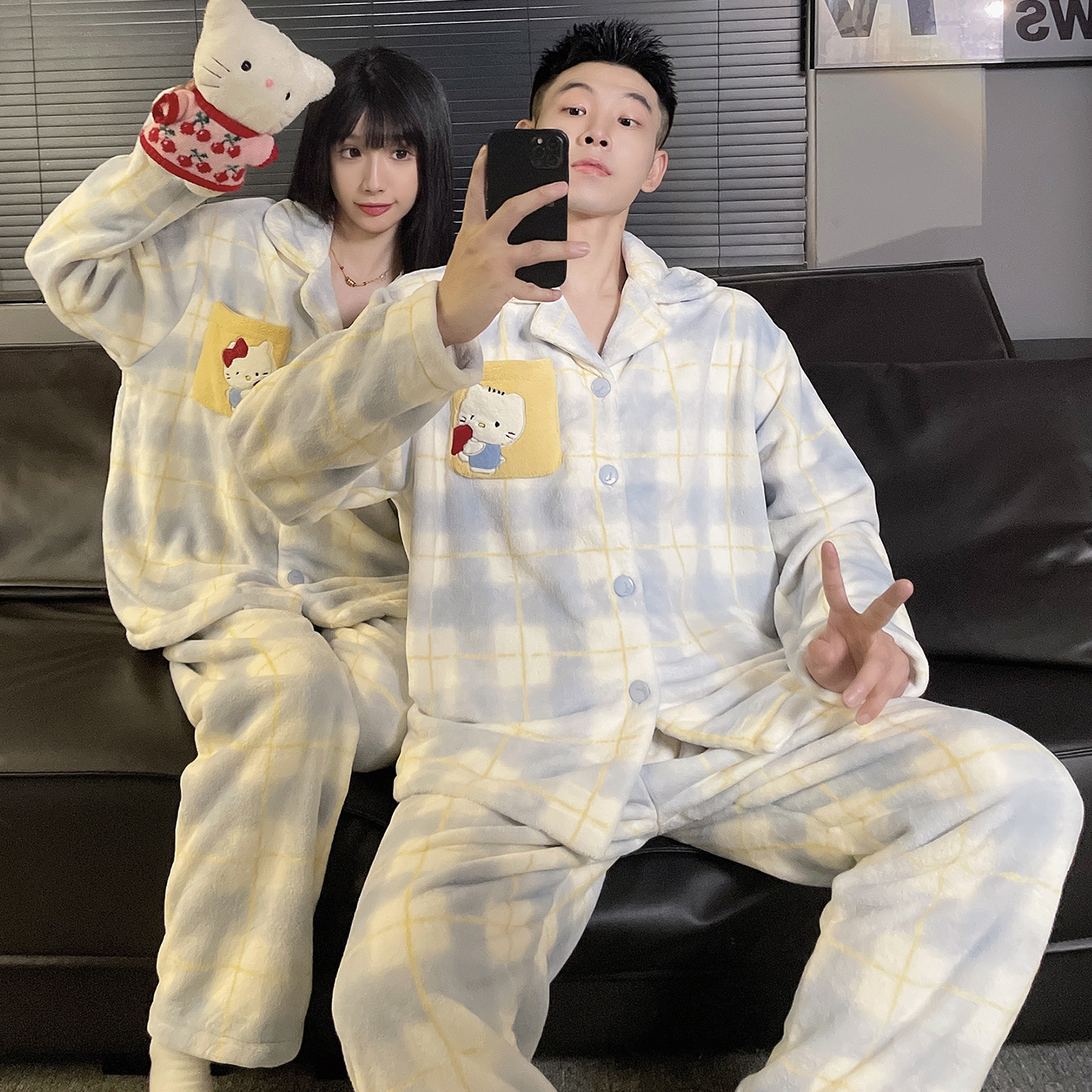 网红新款珊瑚绒情侣睡衣秋冬款加绒加厚卡通可爱法兰绒家居服套装