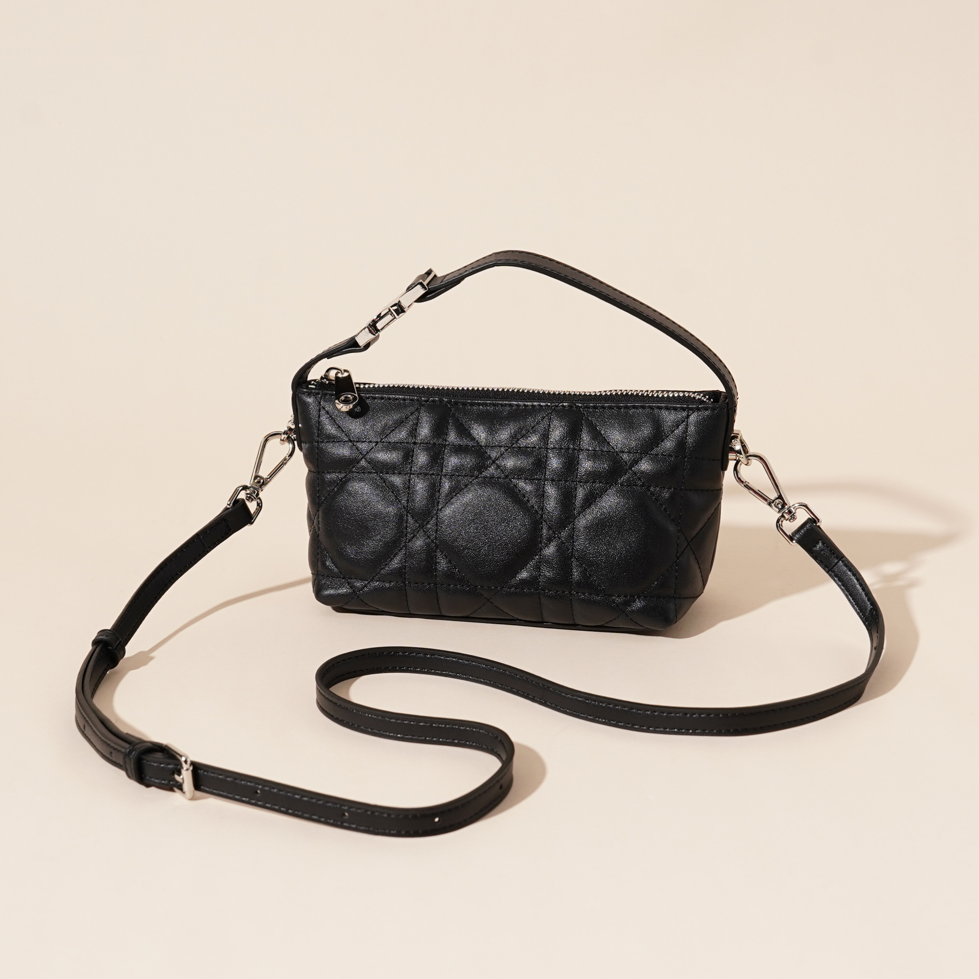 岩牛春季新款时尚百搭小众潮流单肩斜跨手提菱格小包包YN3384