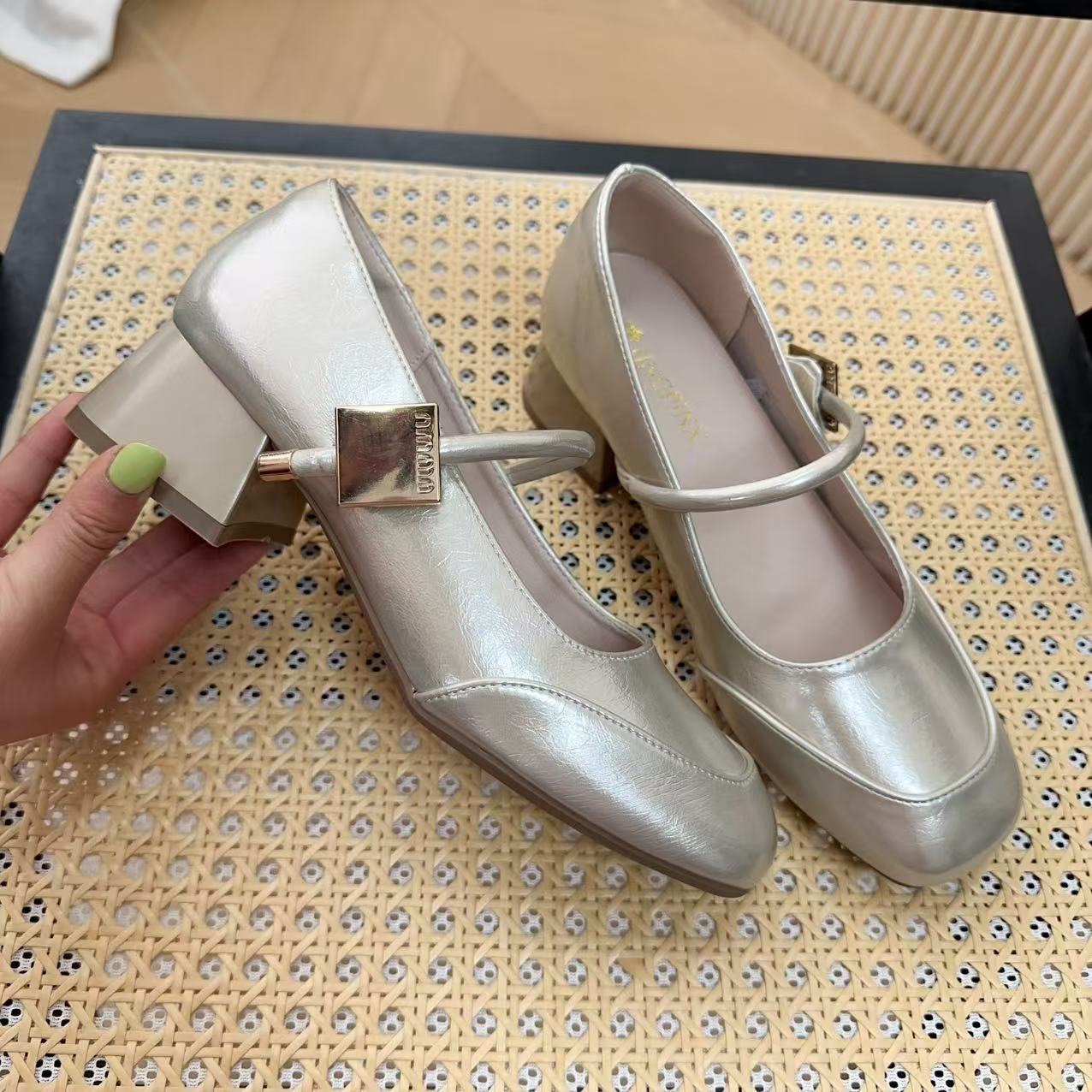 爆款玛丽珍鞋女鞋单鞋粗跟方头漆皮法式一字带高跟时尚百搭