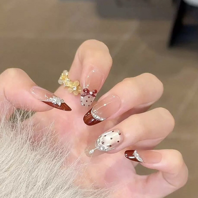 富家千金红色法式显白猫眼锆石镶钻纯手工波点穿戴甲穿戴甲红色系