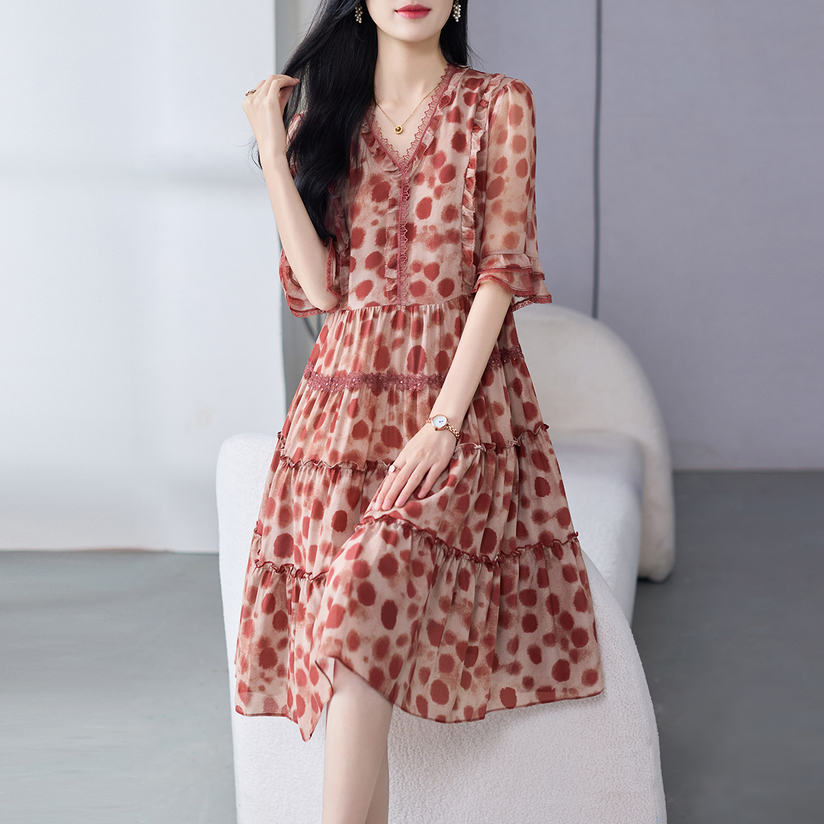 69586巨好看的掐腰波点真丝桑蚕丝连衣裙2025新款特级桑蚕丝裙