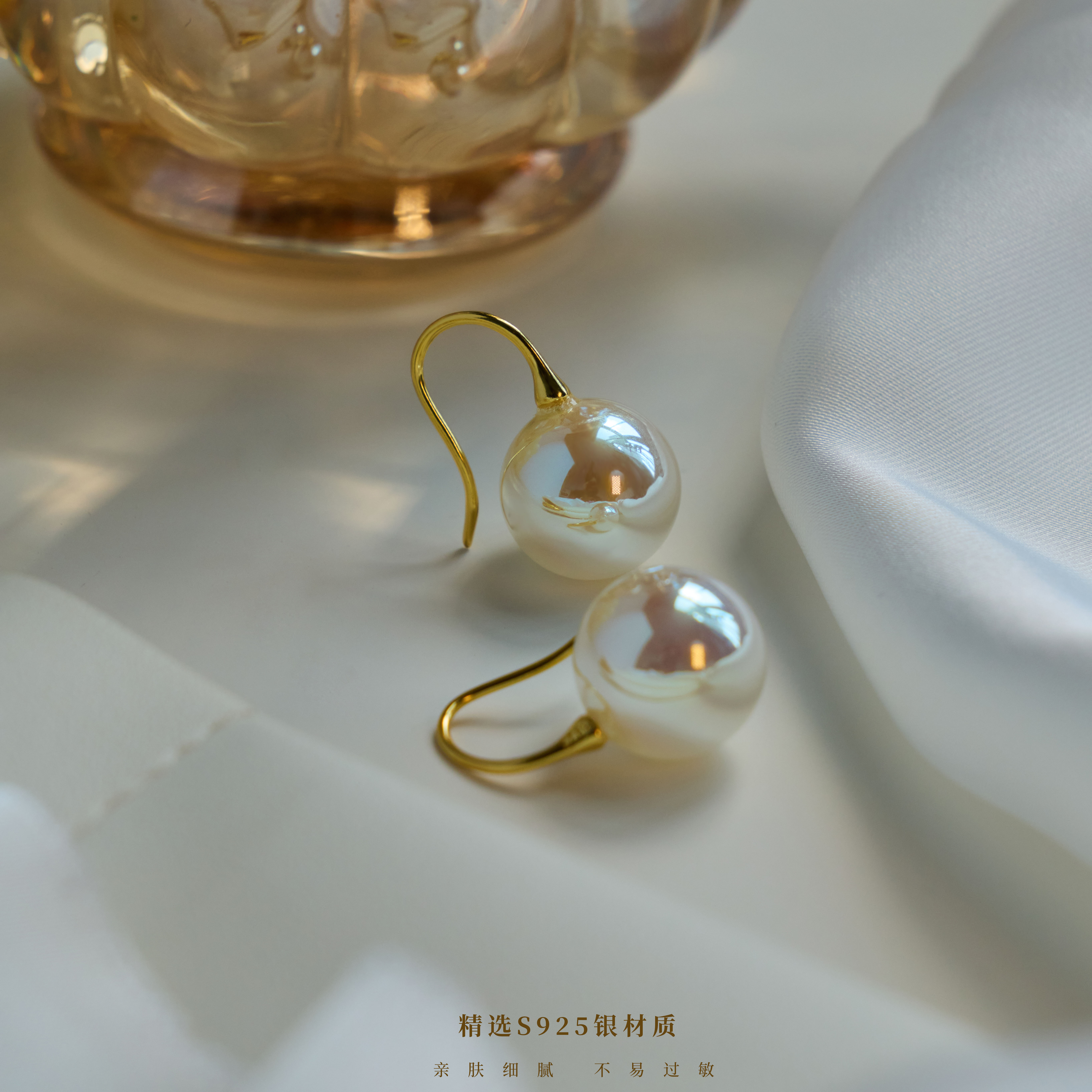 丽沁 925银耳饰 炫彩极光小灯泡白透樱花粉耳钩精美甜美仙女耳环