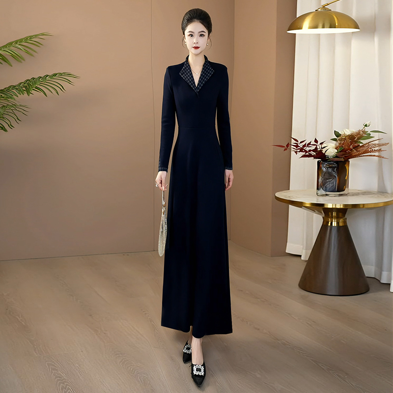 秋冬高端简约设计感连衣裙2025新款时尚显瘦收腰大摆长袖长裙227