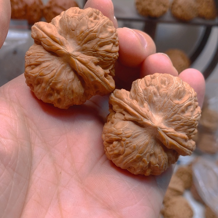 文玩核桃吊坠39 40 元宝