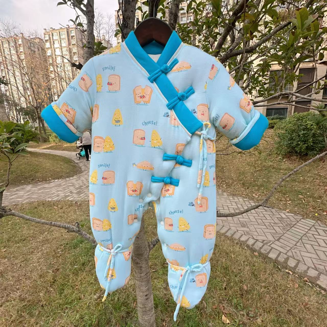 新生婴儿加厚连体棉花衣包脚连体秋冬冬季哈衣加厚保暖衣一件过冬