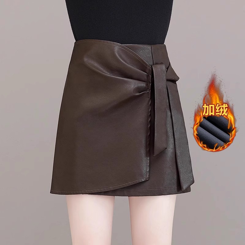 拉夏贝尔咖色pu皮短裙女秋冬2025新款高腰加绒a字裙子包臀半身裙