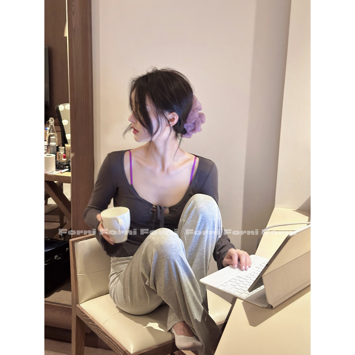 FORNI 智惠美人 纯欲清冷系群青色系带喇叭袖修身打底上衣