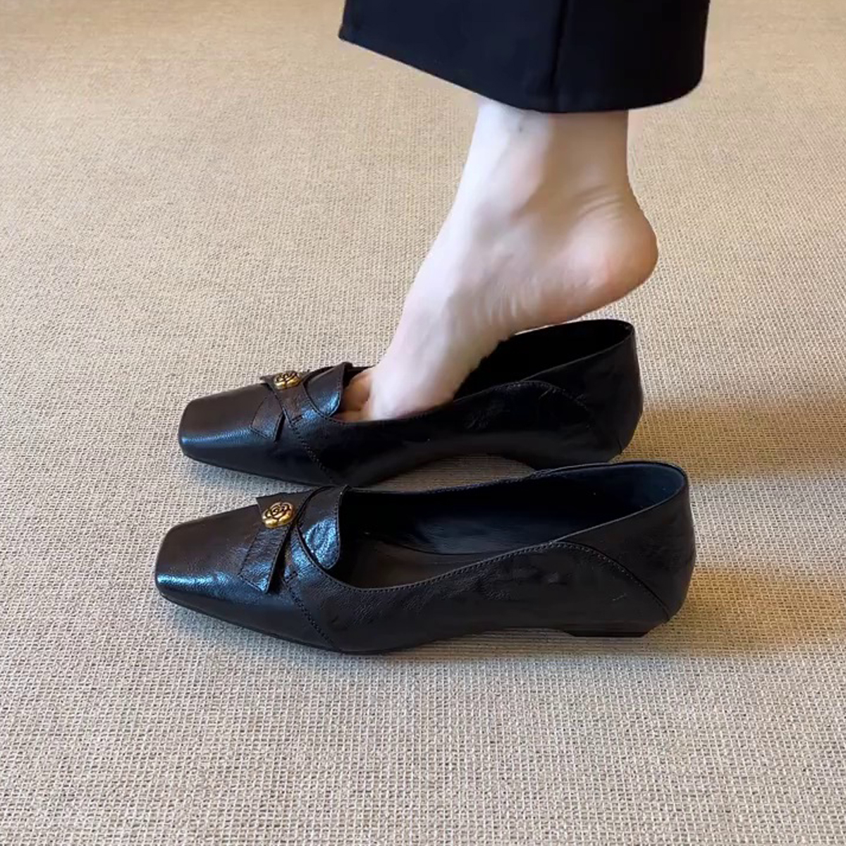 羊皮版山茶花法式单鞋女新款黑色软皮小皮鞋平底浅口通勤玛丽珍鞋