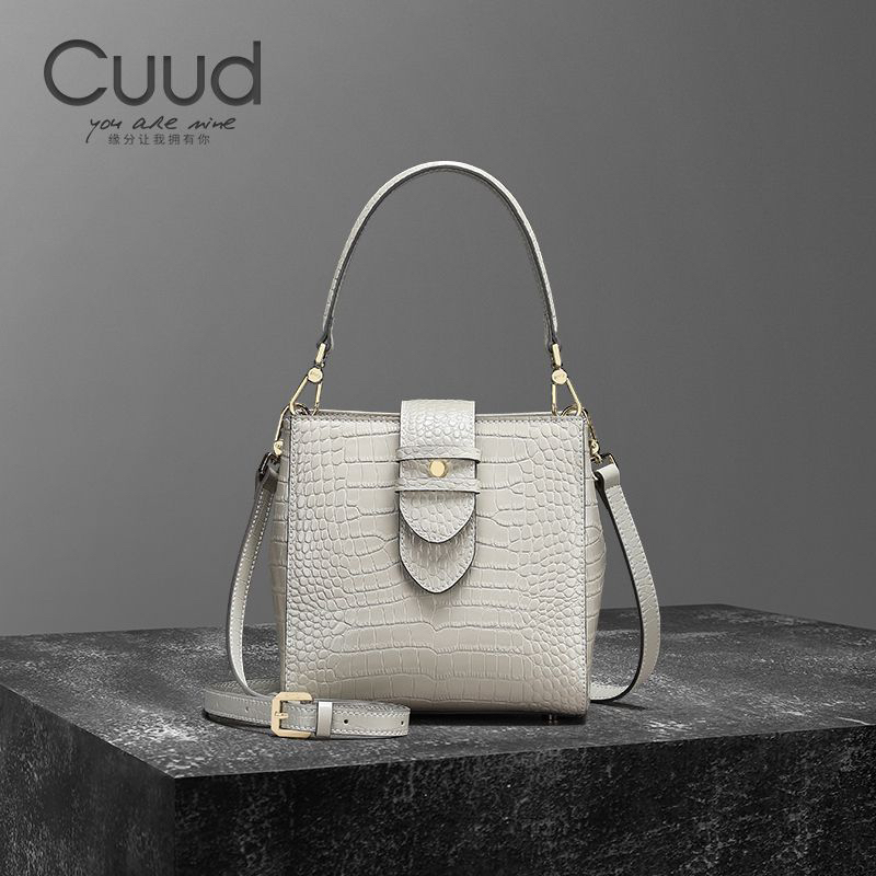 【专柜】Cuud时尚轻奢鳄鱼纹牛皮单肩包小众黑色手提真皮水桶女包