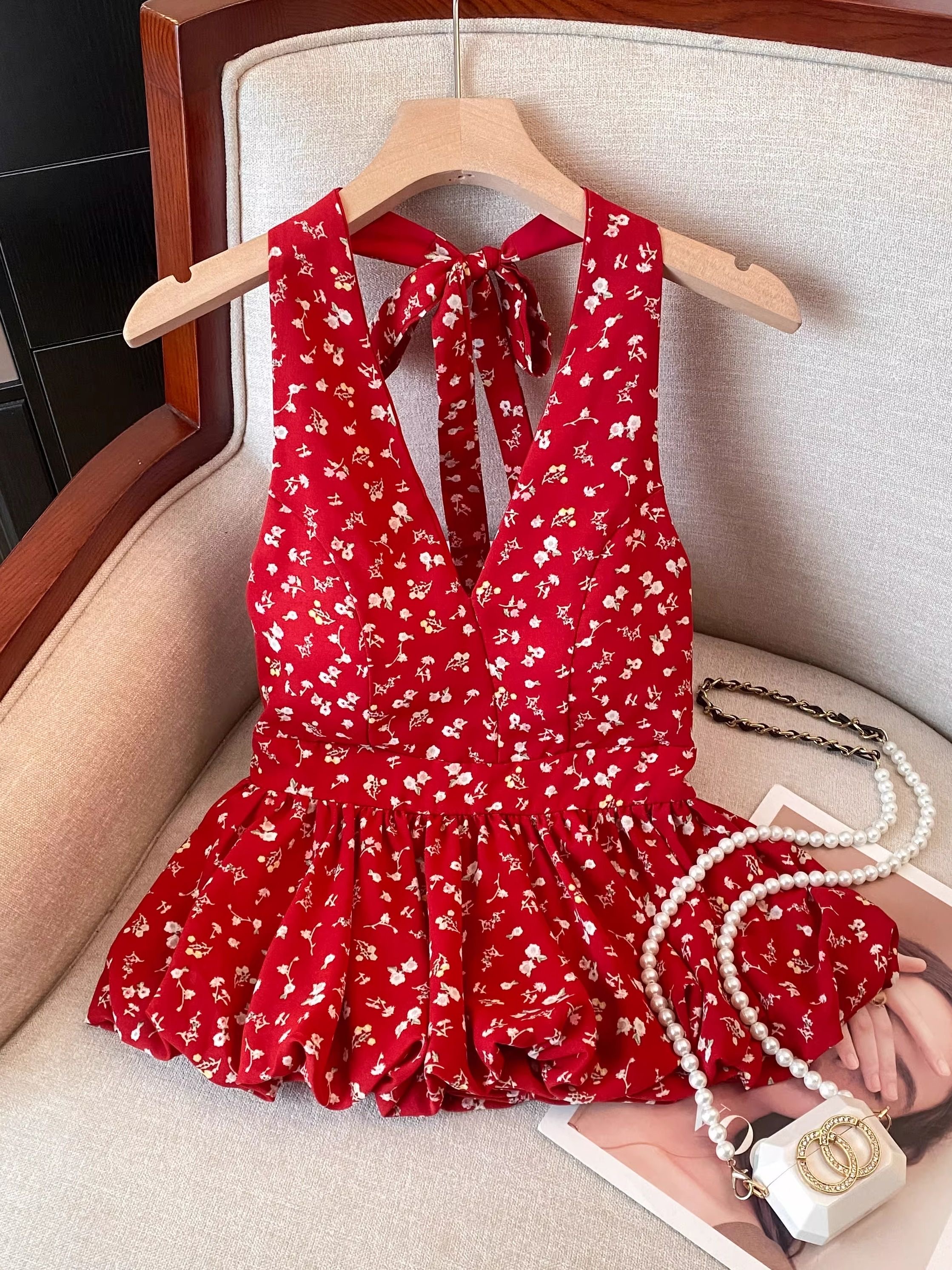 大码爆款法式辣妹风挂脖碎花吊带背心女款夏深V露背收腰花苞上衣