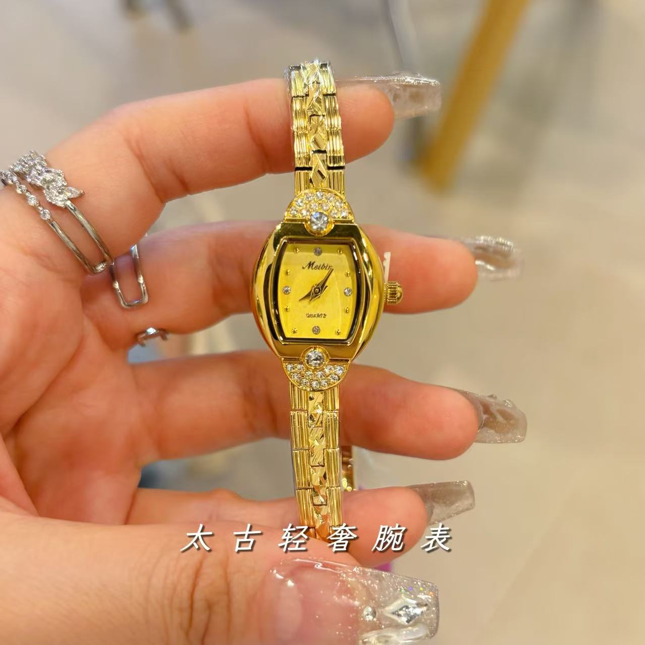 复古百搭精致小巧百搭女士钢带手表时尚个性潮流气质石英腕表