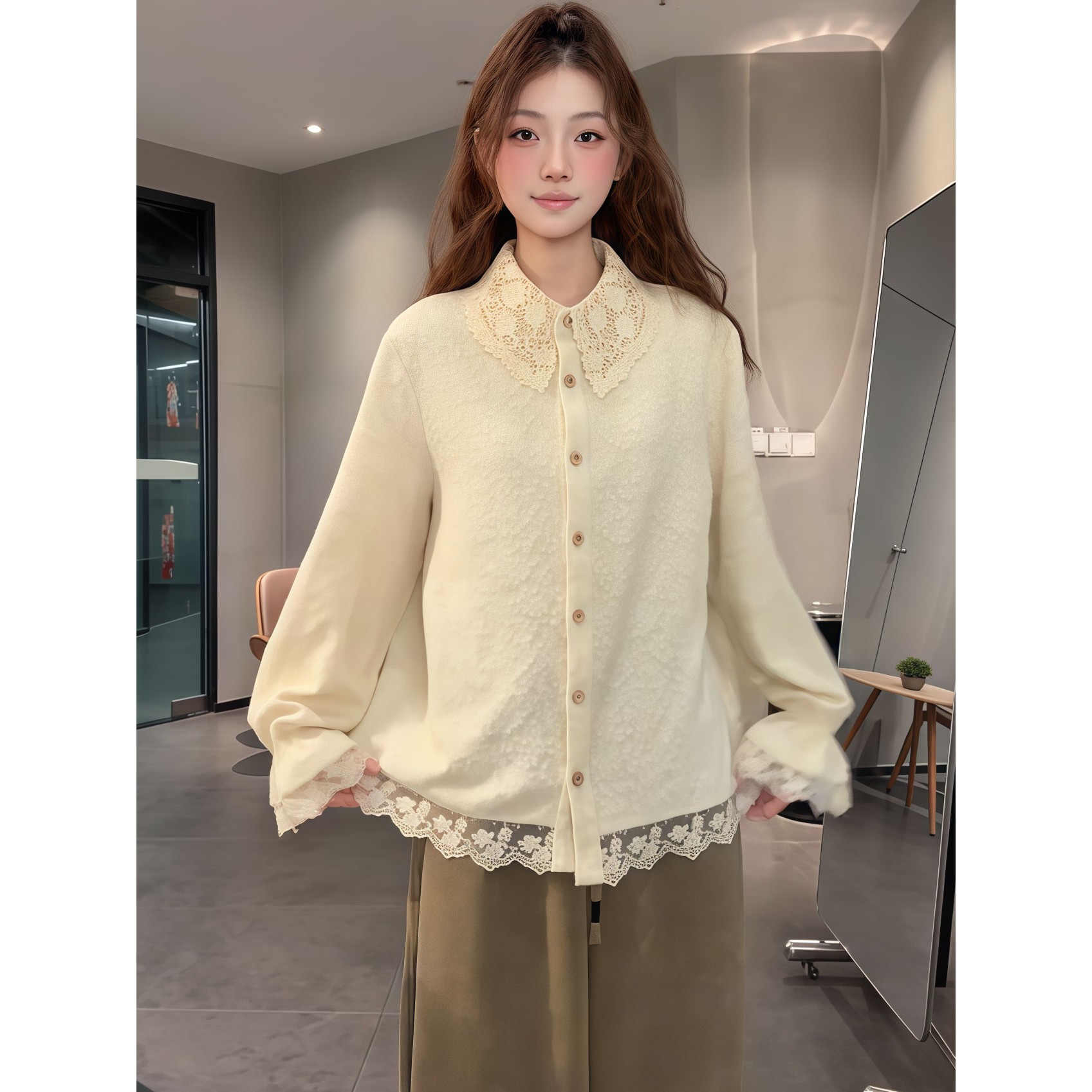 微胖洋气时髦锁空设计蕾丝拼接翻领衬衫女秋冬内搭显瘦喇叭袖上衣