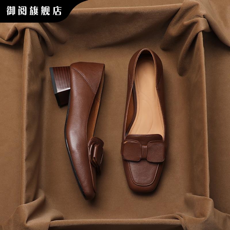 巨舒适覆古方头橡胶蝴蝶结粗跟包鞋女软皮中跟小皮鞋一脚蹬乐福鞋