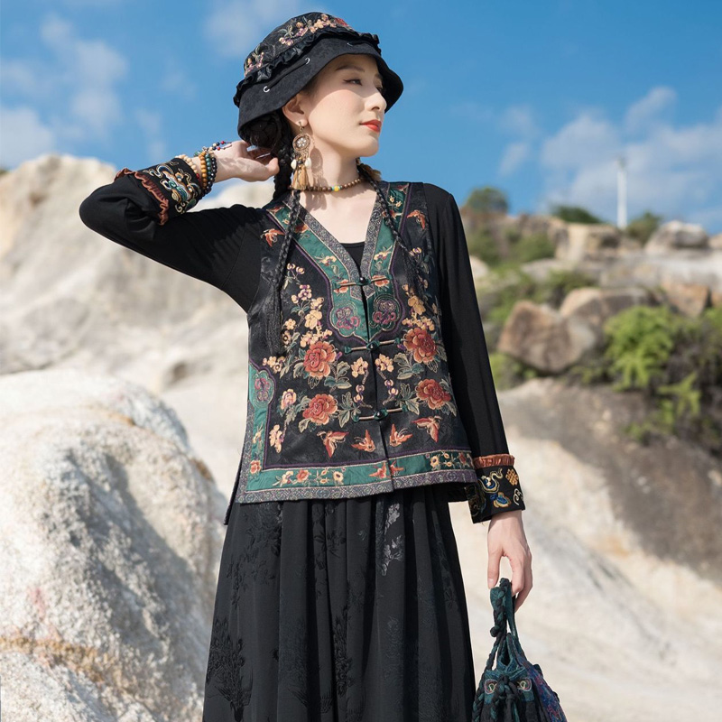 民族风2025新款复古女装刺绣开衫宽松外套女可外穿中式马甲坎肩