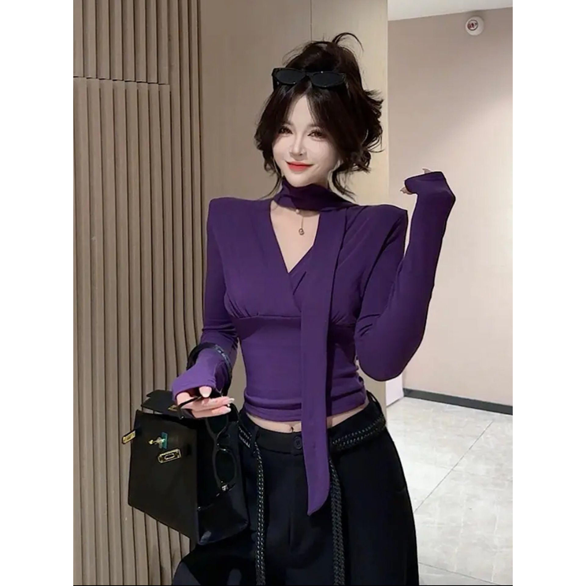 2025纯欲V领洋气交叉系带长袖T恤女秋冬季新款修身显瘦打底衫上衣