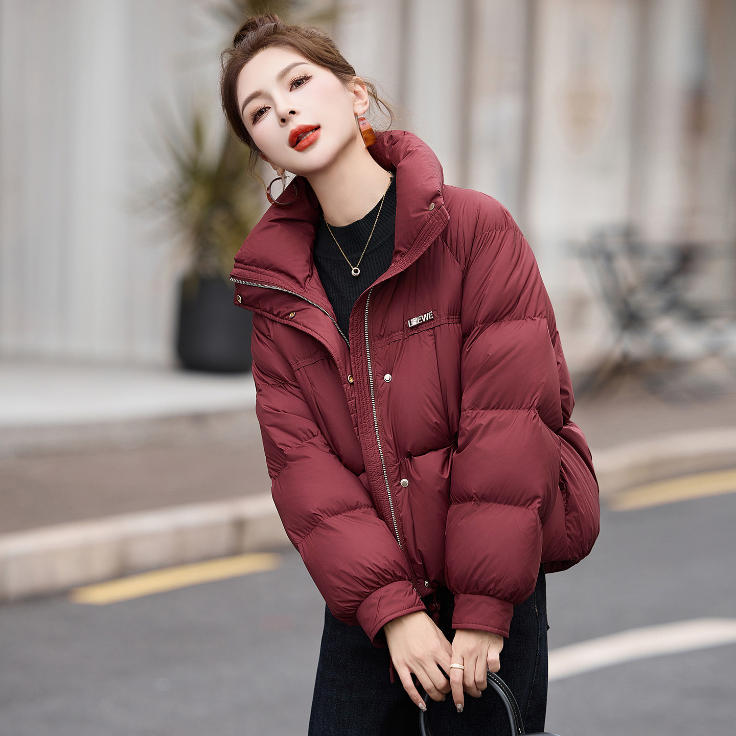 安哥拉红羽绒服外套女短款2025年冬季新款小个子显瘦白鸭绒面包服