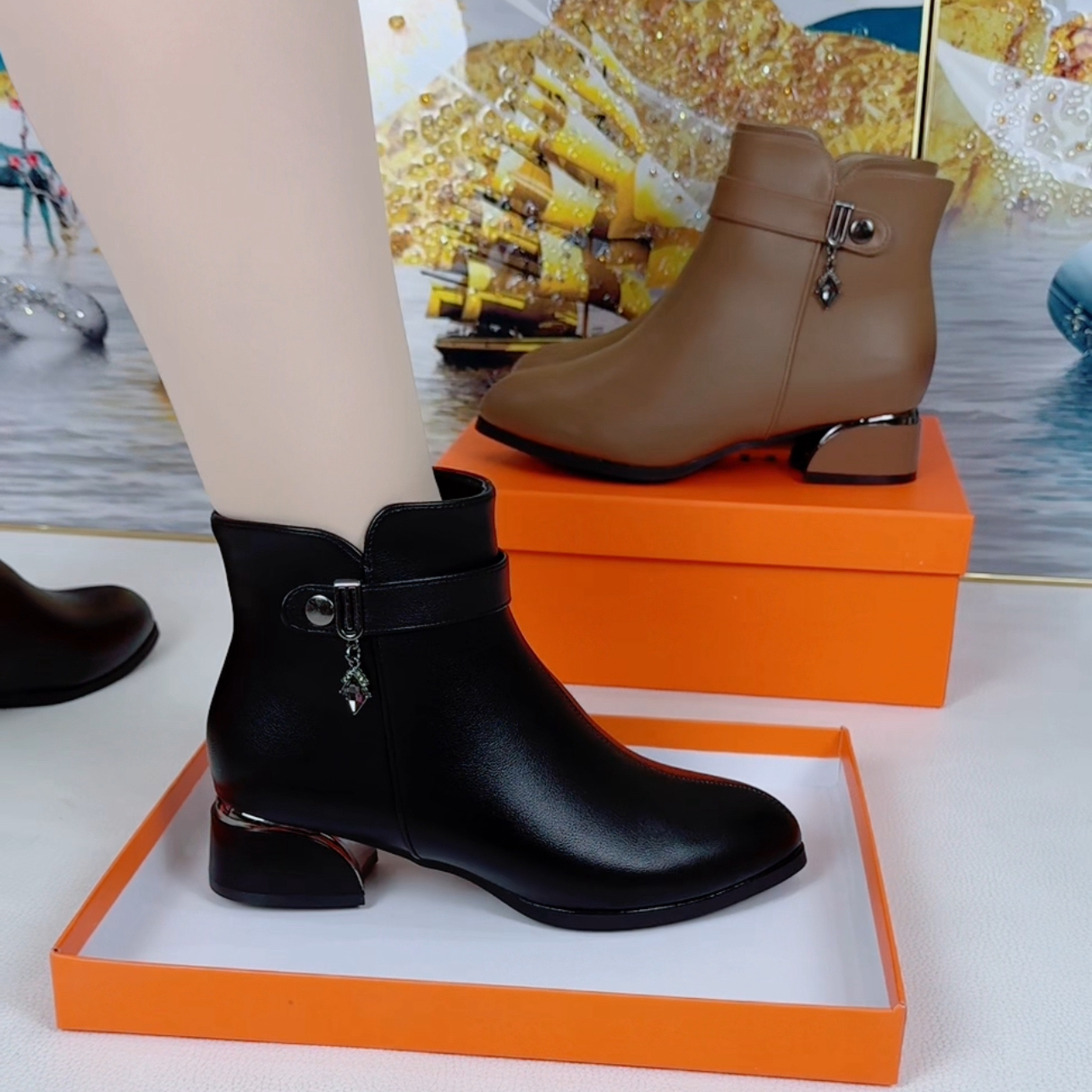 2025秋冬季新款时尚气质简约短靴洋气百搭显瘦低跟防滑加绒马丁靴