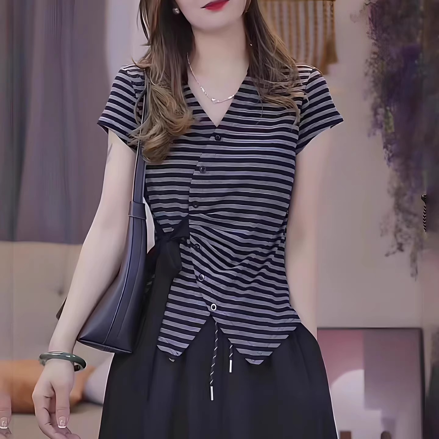 特别漂亮的掐腰上衣女2025夏季新款时尚气质减龄显瘦v领短袖t恤衫