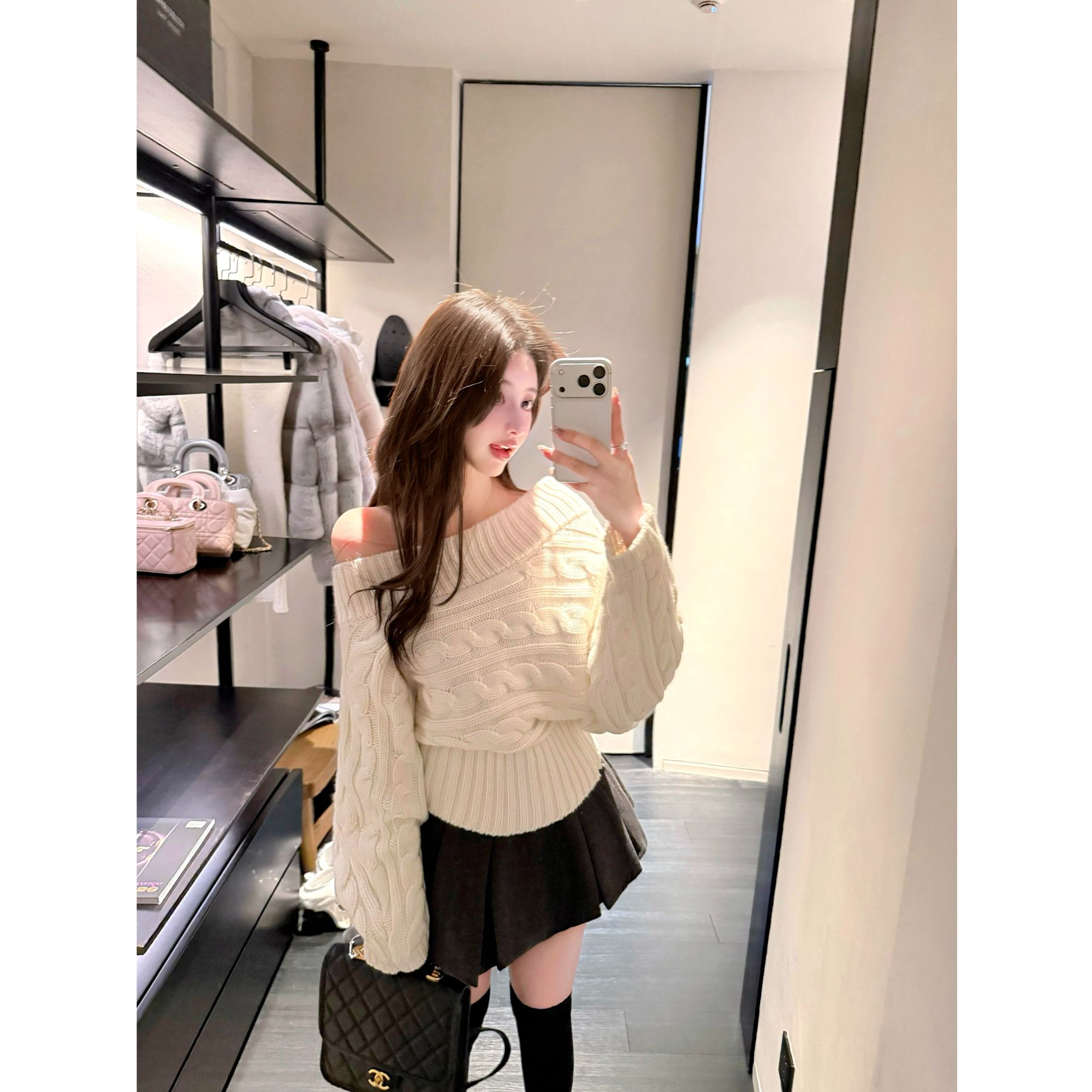 白色麻花斜肩一字肩毛衣女秋冬慵懒老钱风露肩针织上衣短裙套装