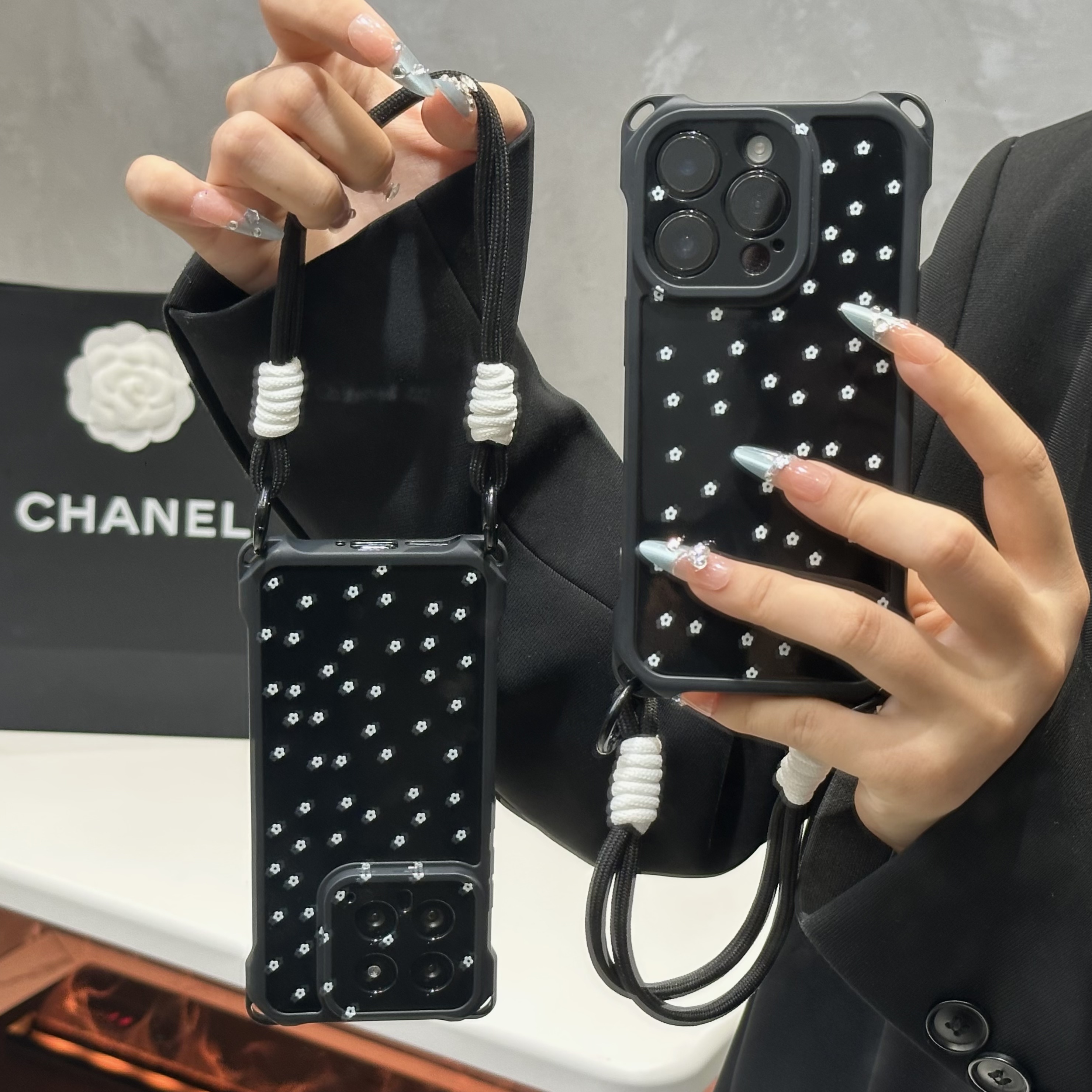 奥菲顿满屏小碎花适用苹果16四角挂绳手机壳华为p70vivoppo小米15