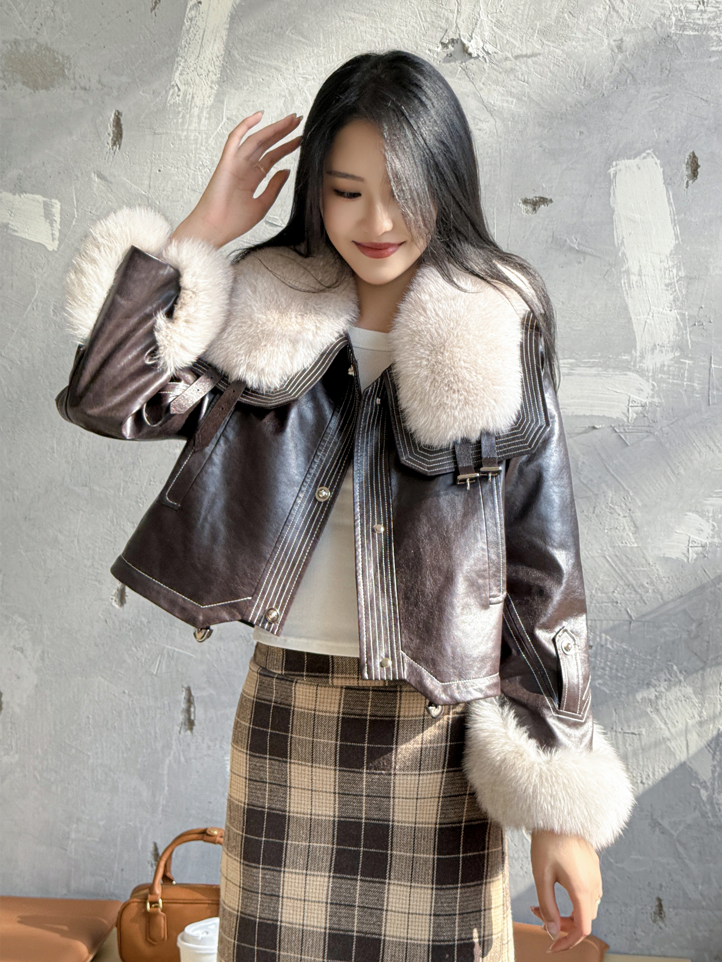 女短款外套新款时尚秋冬轻奢保暖气质百搭毛领黑棕色高端海军领