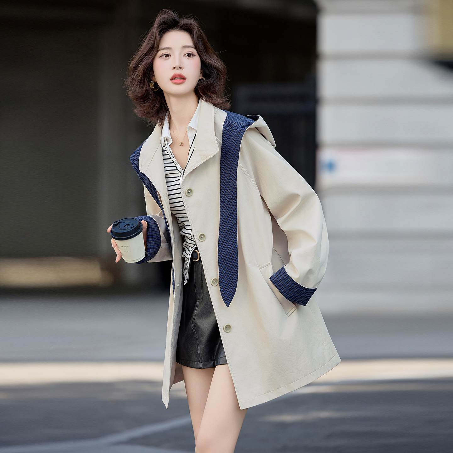 时尚撞色连帽风衣外套女2025春秋爆款休闲通勤气质设计感两件套潮