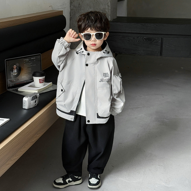 男童外套秋装2025新款帅气时髦儿童上衣炸街洋气秋冬连帽冲锋衣