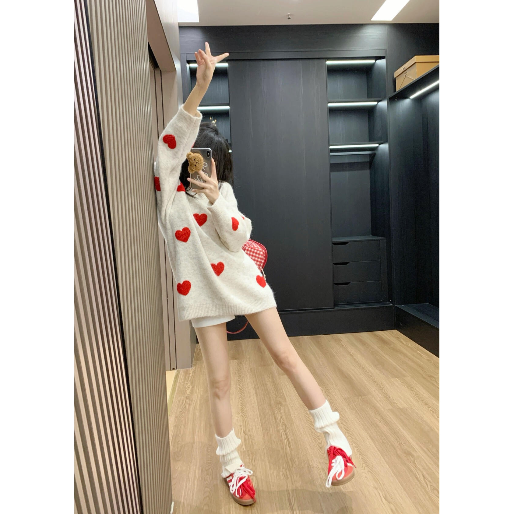 甜美爱心圆领毛衣女秋冬2025新款温柔风软糯减龄设计感宽松针织衫